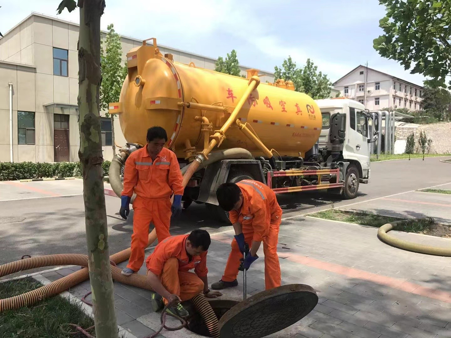 歙县化粪池清理与5-8吨吸粪车施工效率分析